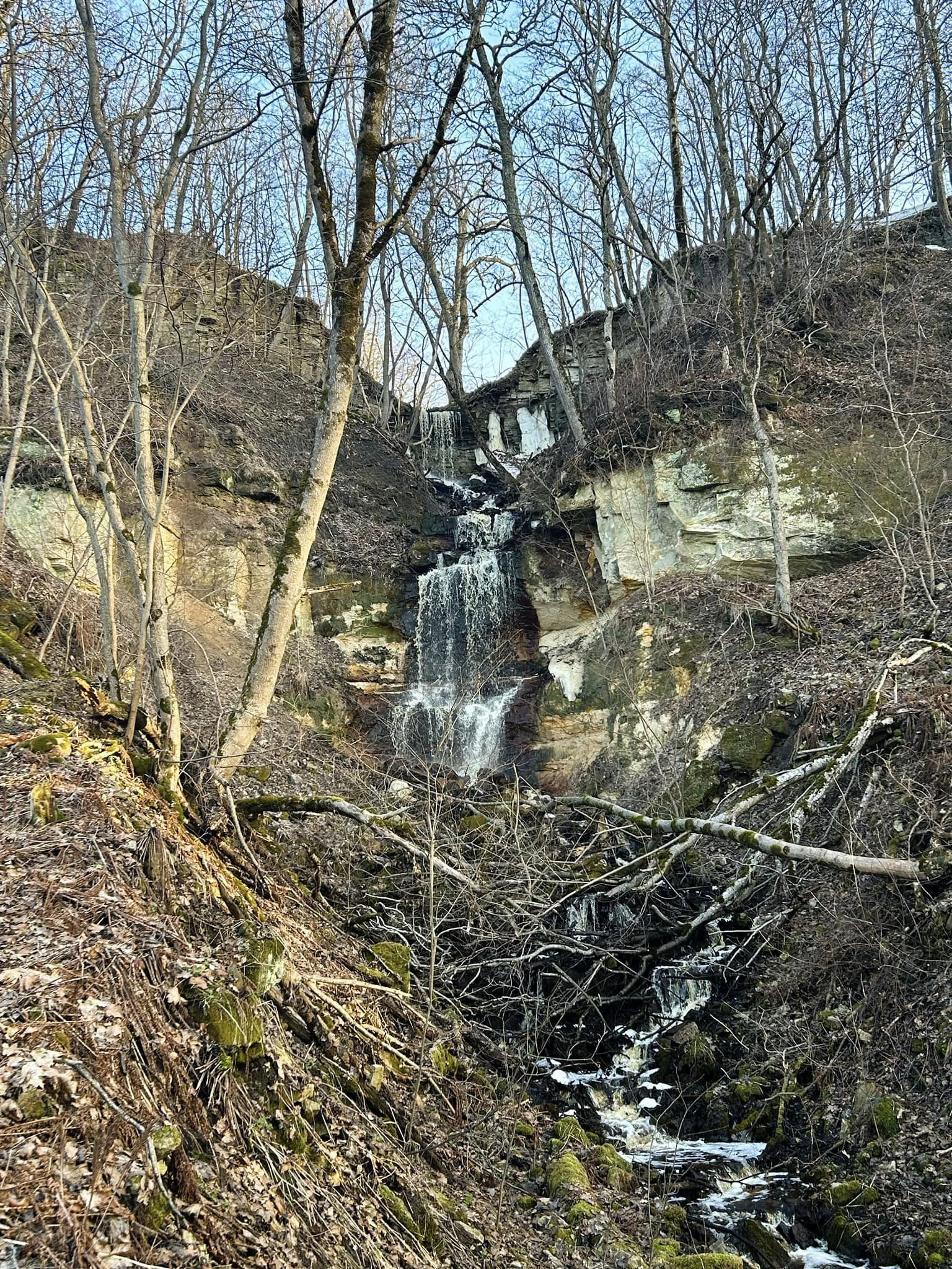 Täna võtsime ette retke meie Klindimõisa matkarajal. Ühelt poolt mööda orgu kalda alla ja teiselt pool joa juurest üles. Oli...